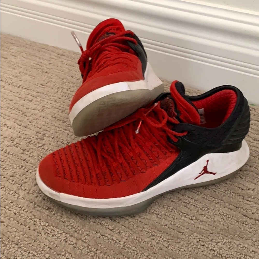 Jordan all red 32 slightly used without box